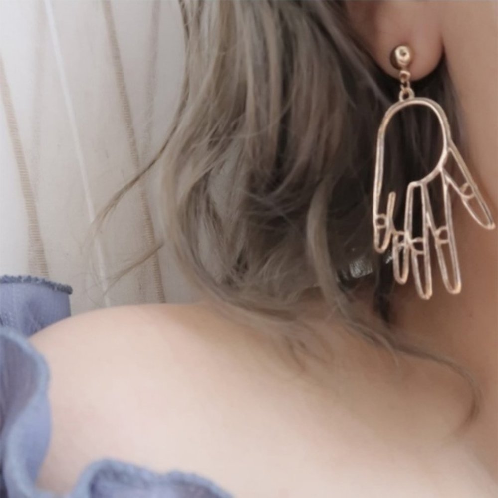 Boutique hand shape earring Boho Minimalist - Picture 3 of 7